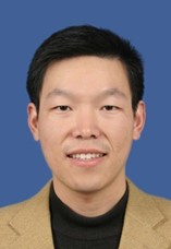 穿着西装笔挺的男子

描述已自动生成