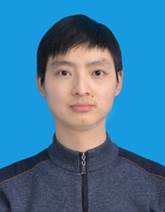 男孩穿着蓝色的衣服  描述已自动生成